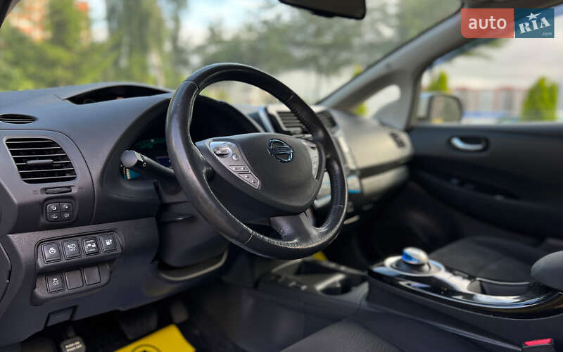 Хэтчбек Nissan Leaf 2016 в Львове