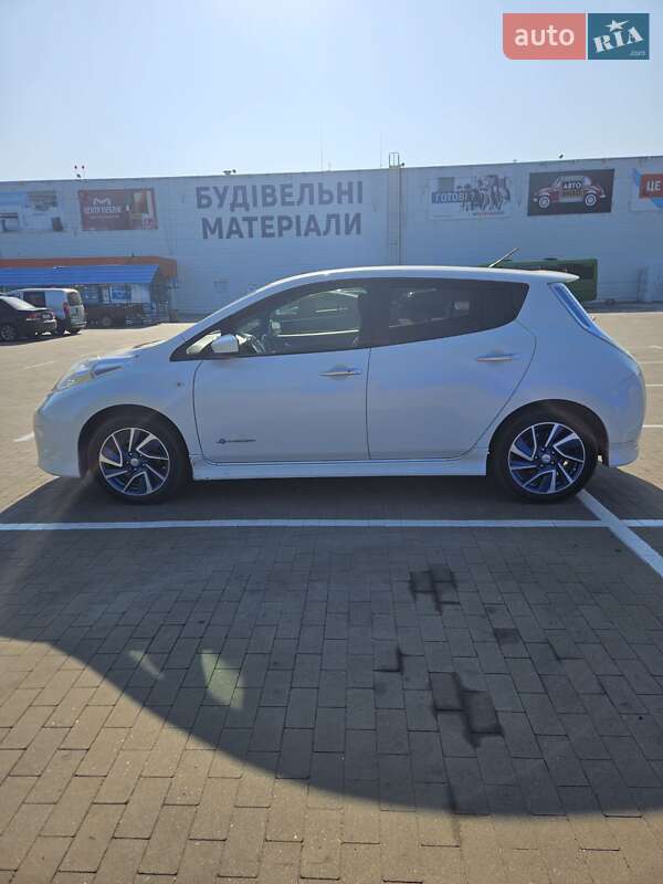 Хэтчбек Nissan Leaf 2016 в Борисполе