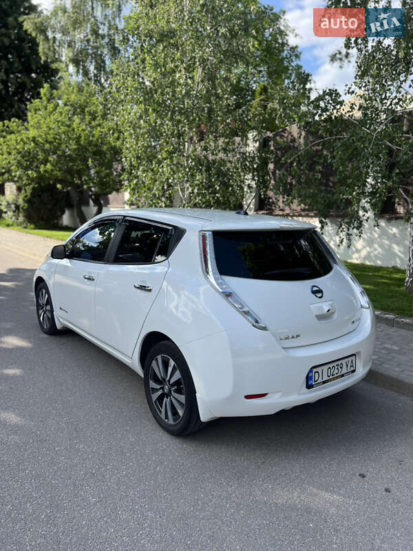 Хэтчбек Nissan Leaf 2015 в Кропивницком