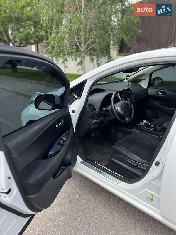 Хэтчбек Nissan Leaf 2015 в Кропивницком