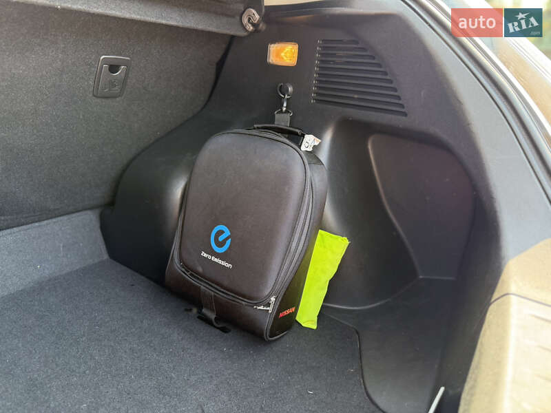 Хэтчбек Nissan Leaf 2015 в Житомире фото 18 Хэтчбек Nissan Leaf 2015 в Житомире