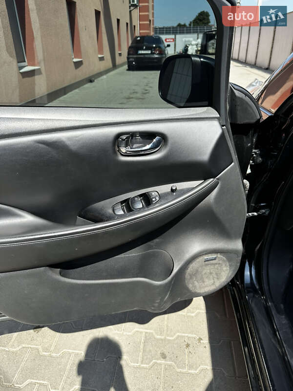 Хэтчбек Nissan Leaf 2015 в Черновцах