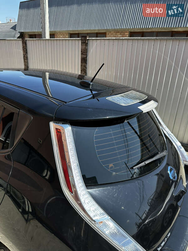 Хэтчбек Nissan Leaf 2015 в Черновцах