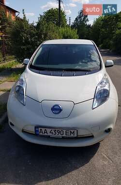 Хетчбек Nissan Leaf 2015 в Києві