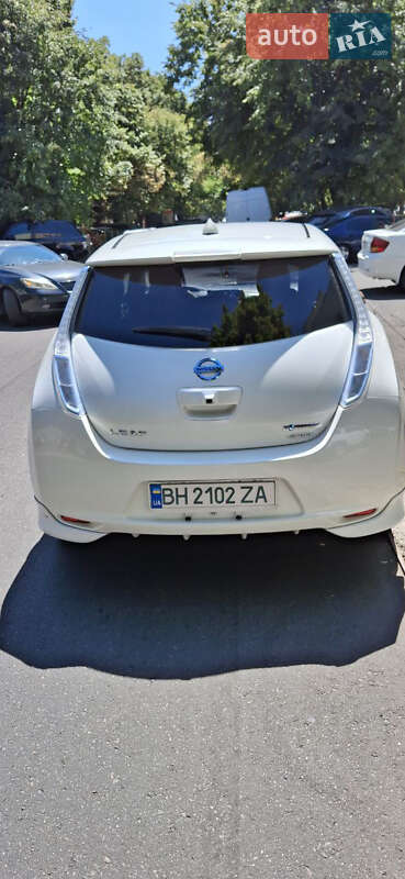 Хэтчбек Nissan Leaf 2014 в Одессе