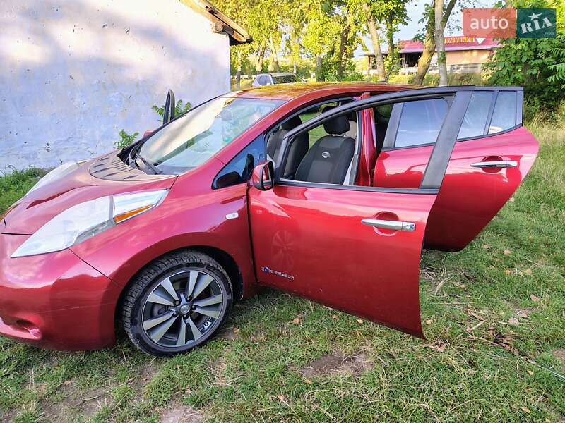 Хетчбек Nissan Leaf 2015 в Ямполі