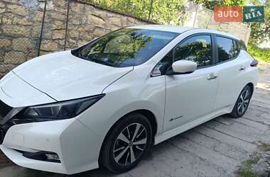Хэтчбек Nissan Leaf 2019 в 