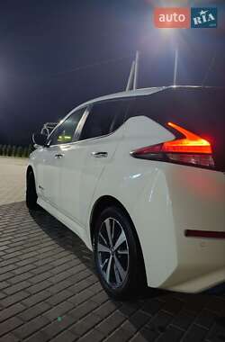 Хэтчбек Nissan Leaf 2019 в 