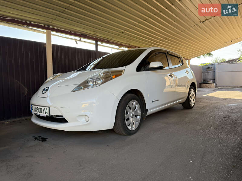 Хэтчбек Nissan Leaf 2014 в Борзне
