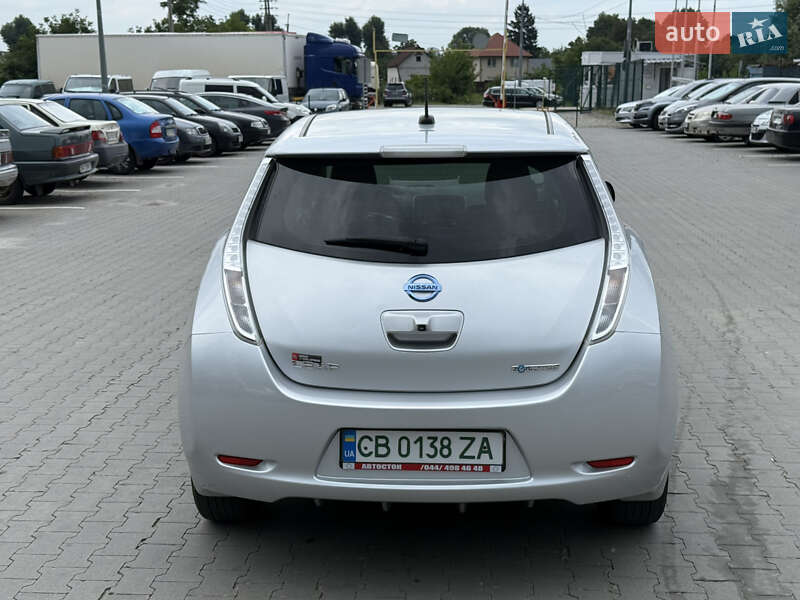 Хетчбек Nissan Leaf 2015 в Чернігові