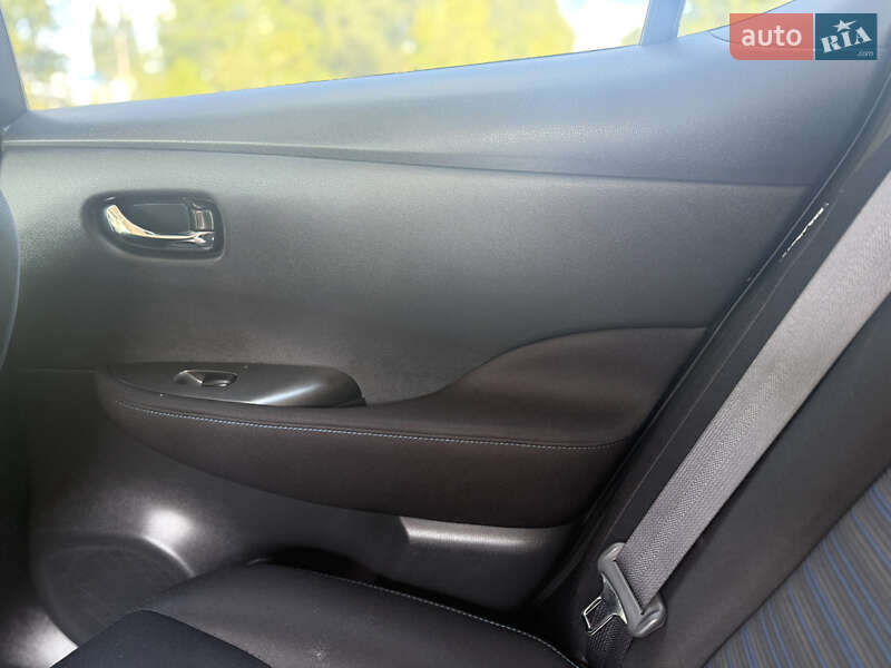 Хэтчбек Nissan Leaf 2022 в Киеве