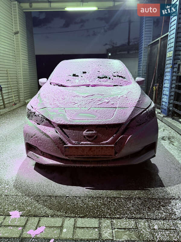 Хэтчбек Nissan Leaf 2022 в Киеве