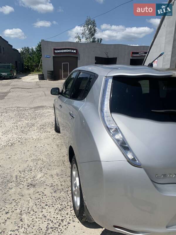 Хэтчбек Nissan Leaf 2011 в Дубровице фото 5 Хэтчбек Nissan Leaf 2011 в Дубровице