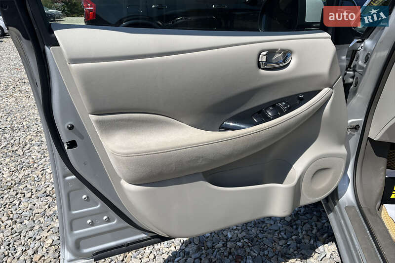 Хэтчбек Nissan Leaf 2011 в Коломые