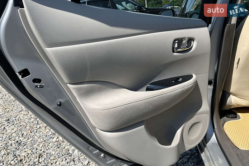 Хэтчбек Nissan Leaf 2011 в Коломые