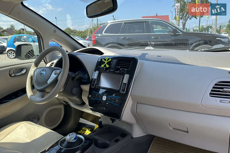 Хэтчбек Nissan Leaf 2011 в Коломые