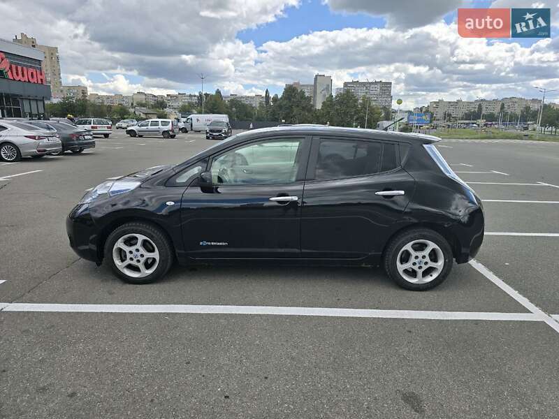 Хэтчбек Nissan Leaf 2012 в Киеве