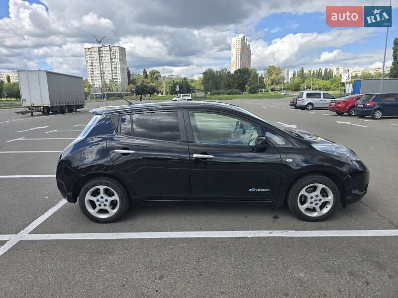 Хэтчбек Nissan Leaf 2012 в Киеве