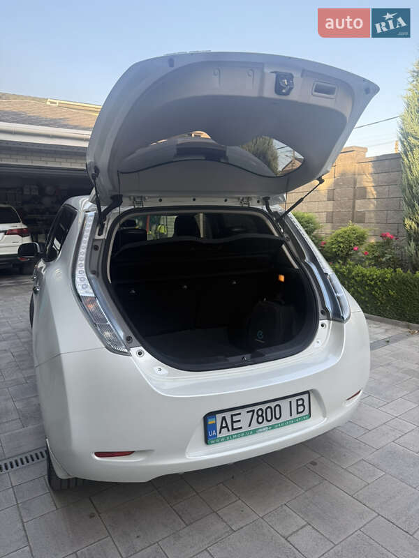 Хэтчбек Nissan Leaf 2013 в Днепре