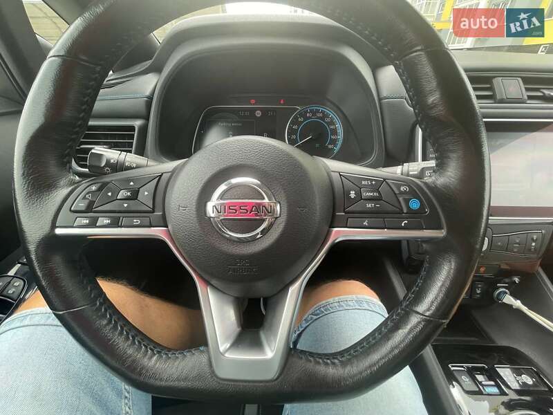 Хэтчбек Nissan Leaf 2019 в Каменском