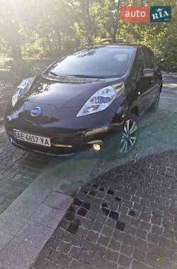 Хэтчбек Nissan Leaf 2015 в Днепре
