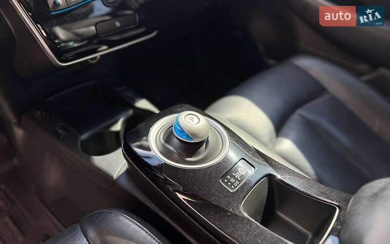 Хэтчбек Nissan Leaf 2015 в Черновцах