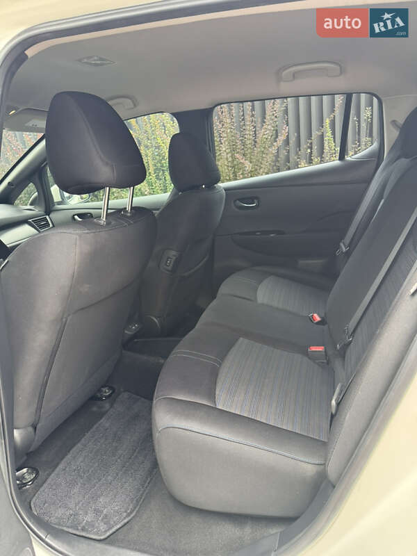 Хэтчбек Nissan Leaf 2023 в Черновцах