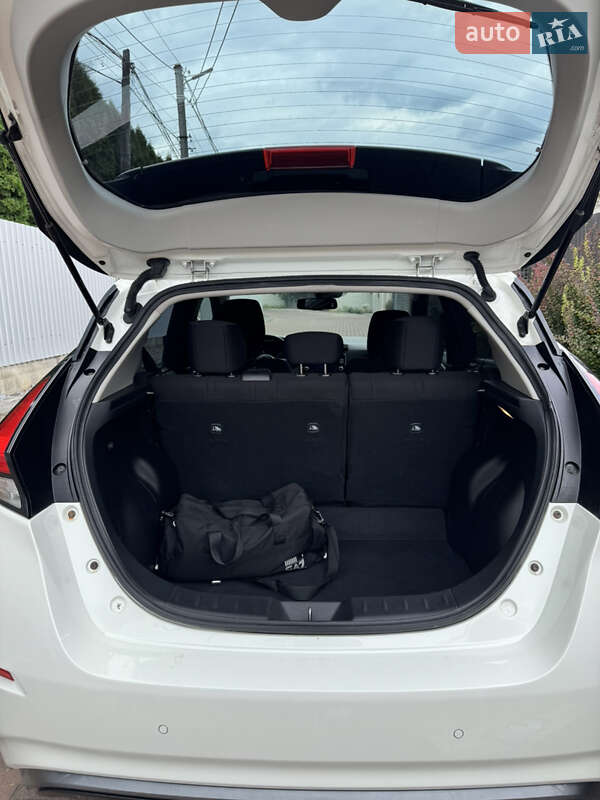 Хэтчбек Nissan Leaf 2023 в Черновцах