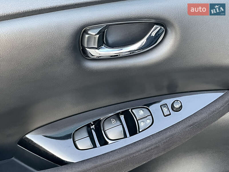 Хэтчбек Nissan Leaf 2015 в Ровно