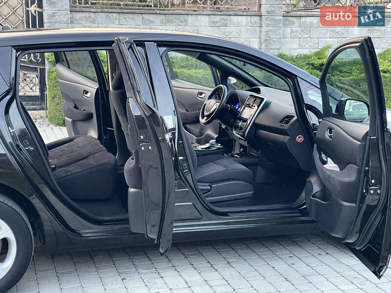 Хэтчбек Nissan Leaf 2015 в Ровно