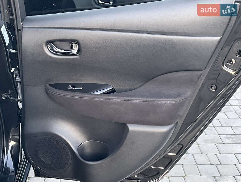 Хэтчбек Nissan Leaf 2015 в Ровно