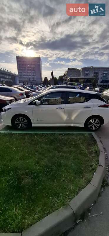 Хэтчбек Nissan Leaf 2018 в Хмельницком