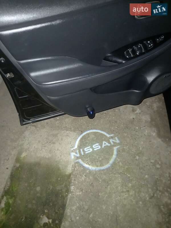 Хэтчбек Nissan Leaf 2013 в Заставной фото 5 Хэтчбек Nissan Leaf 2013 в Заставной