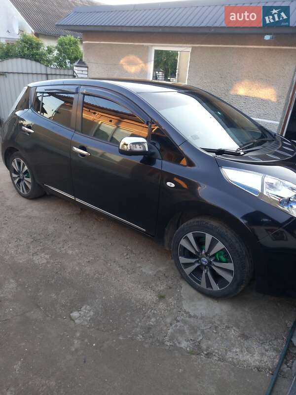 Хэтчбек Nissan Leaf 2013 в Заставной фото 12 Хэтчбек Nissan Leaf 2013 в Заставной