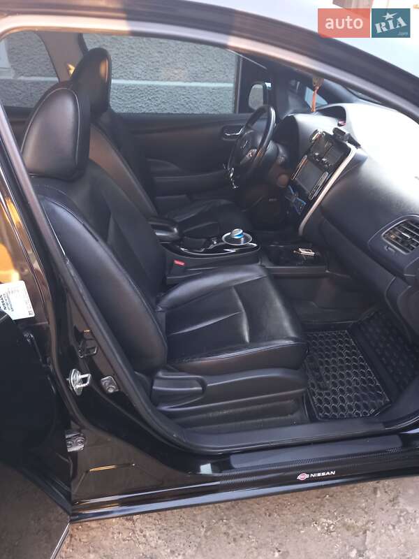 Хэтчбек Nissan Leaf 2013 в Заставной фото 16 Хэтчбек Nissan Leaf 2013 в Заставной