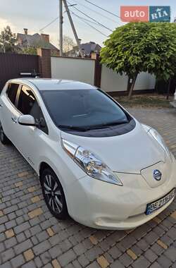 Хетчбек Nissan Leaf 2015 в Миколаєві