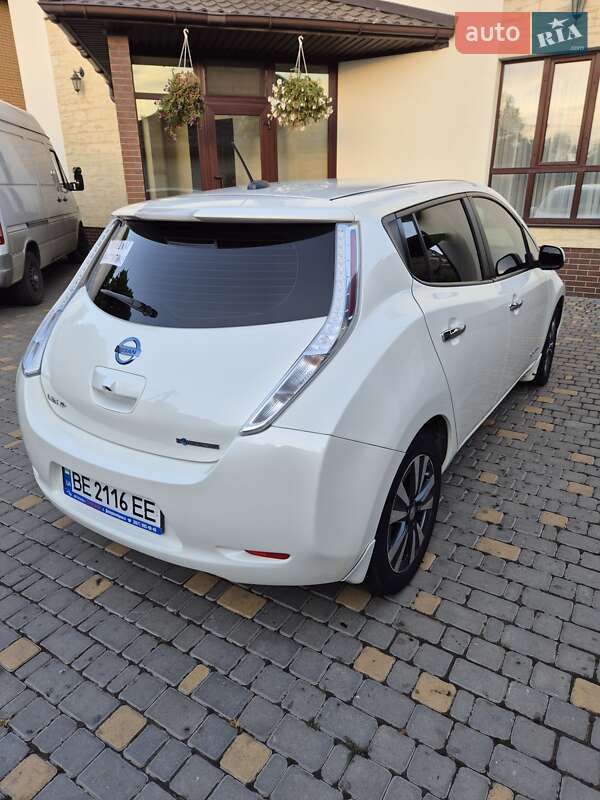 Хэтчбек Nissan Leaf 2015 в Николаеве