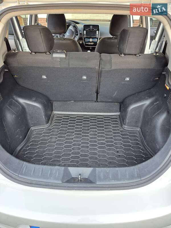 Хэтчбек Nissan Leaf 2015 в Николаеве