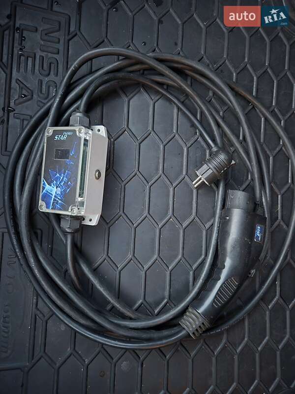 Хэтчбек Nissan Leaf 2015 в Николаеве