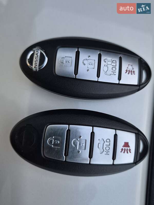 Хэтчбек Nissan Leaf 2015 в Николаеве