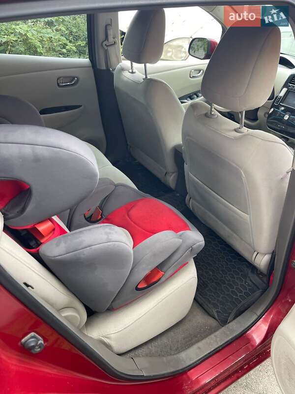 Хэтчбек Nissan Leaf 2012 в Киеве