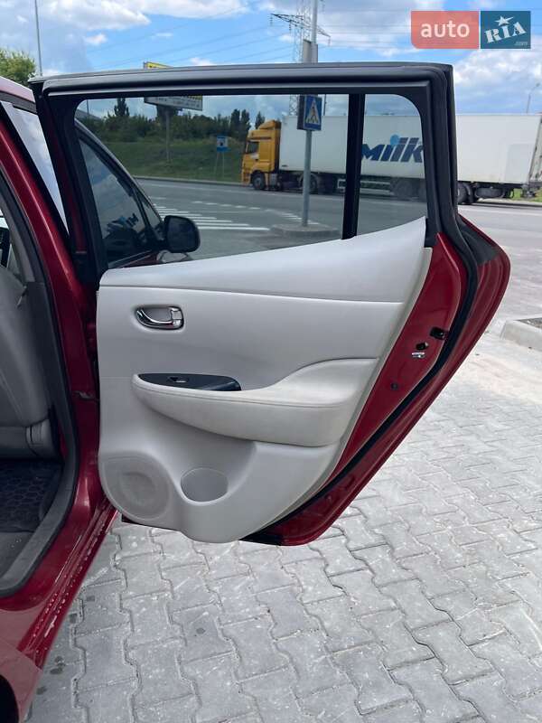 Хэтчбек Nissan Leaf 2012 в Киеве