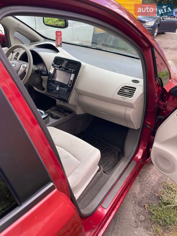 Хэтчбек Nissan Leaf 2012 в Киеве