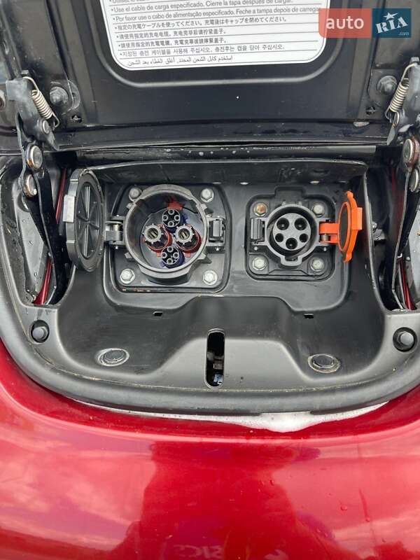 Хэтчбек Nissan Leaf 2012 в Киеве