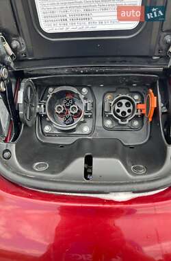 Хэтчбек Nissan Leaf 2012 в 