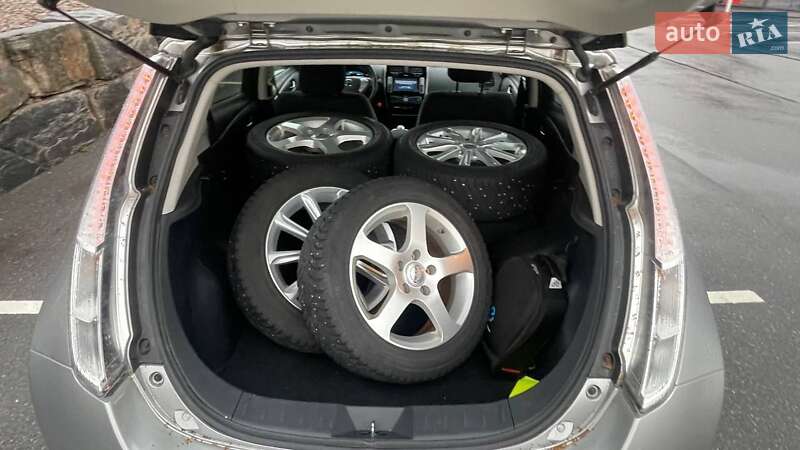 Хэтчбек Nissan Leaf 2015 в Первомайске