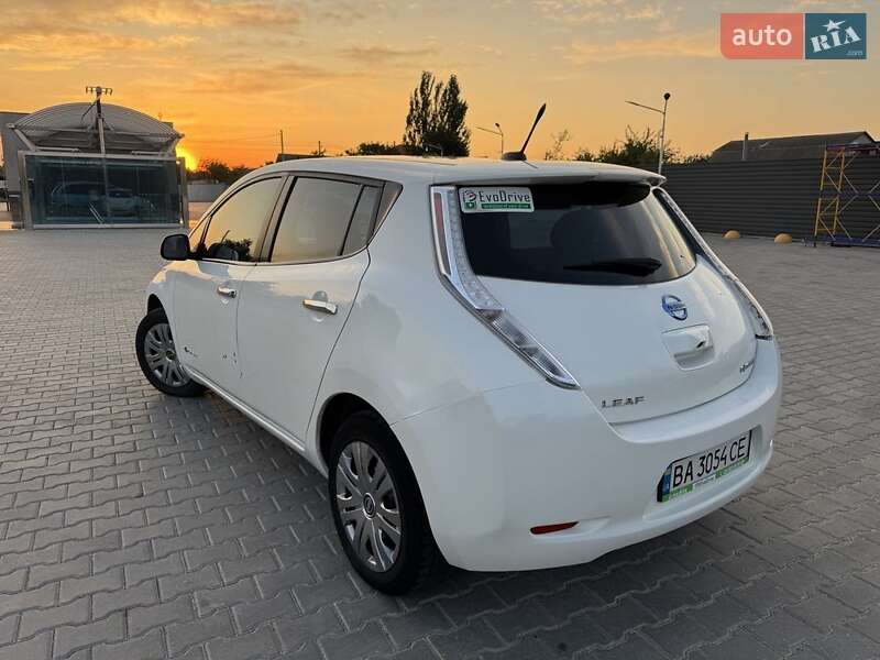 Хэтчбек Nissan Leaf 2013 в Николаеве