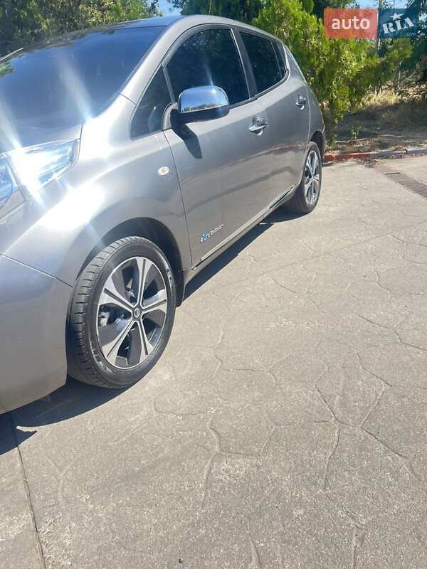 Хэтчбек Nissan Leaf 2015 в Черноморске фото 6 Хэтчбек Nissan Leaf 2015 в Черноморске