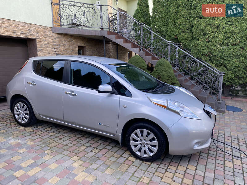 Хэтчбек Nissan Leaf 2015 в Черновцах
