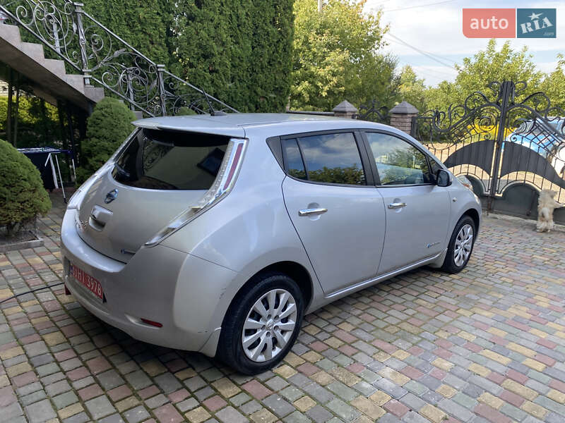 Хэтчбек Nissan Leaf 2015 в Черновцах